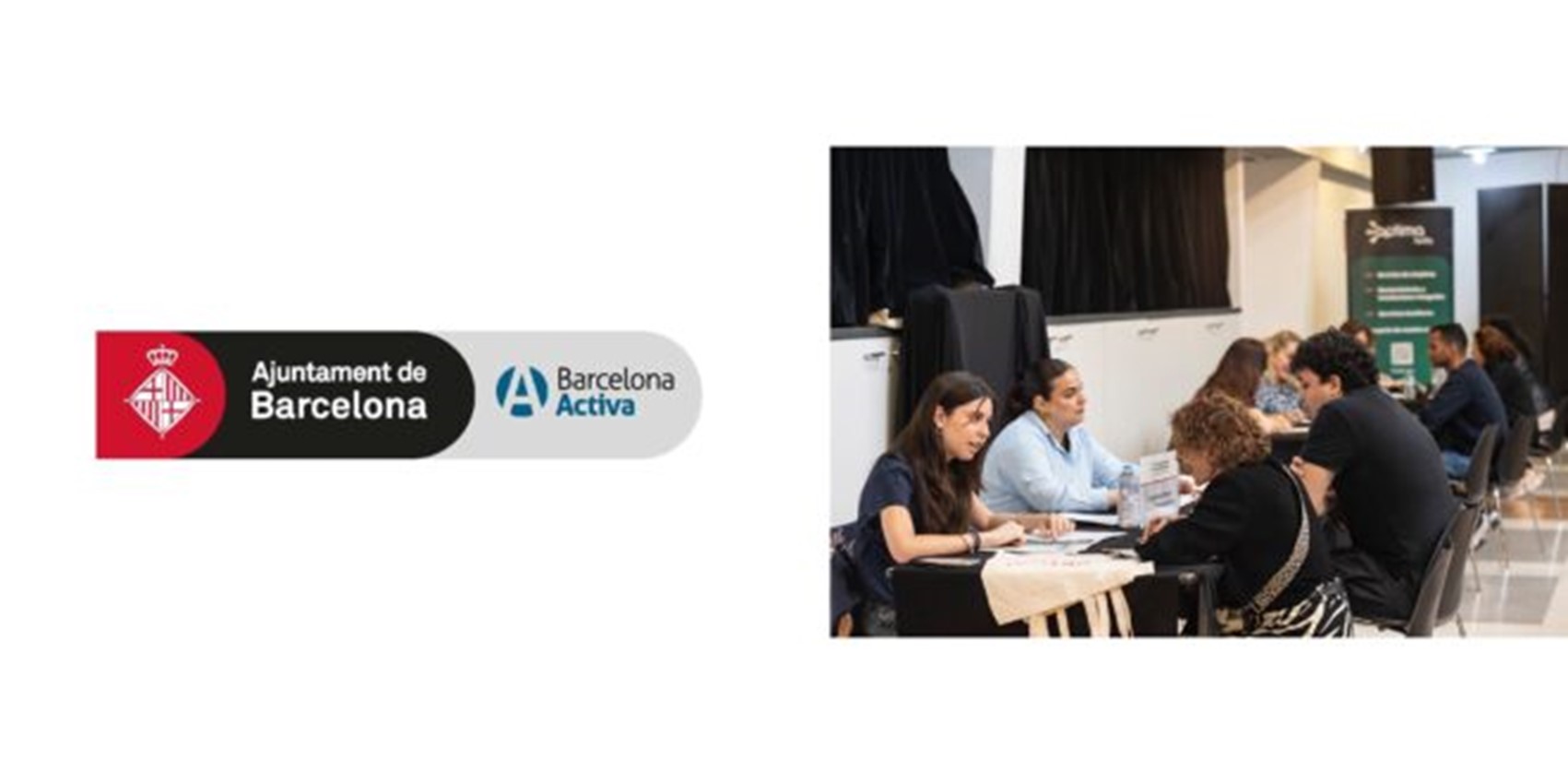 A la derecha, logotipos de Ayuntamiento de Barcelona y de Barcelona Activa. A la izquierda imagen de una hilera de mesas con gente reunida en ellas.
