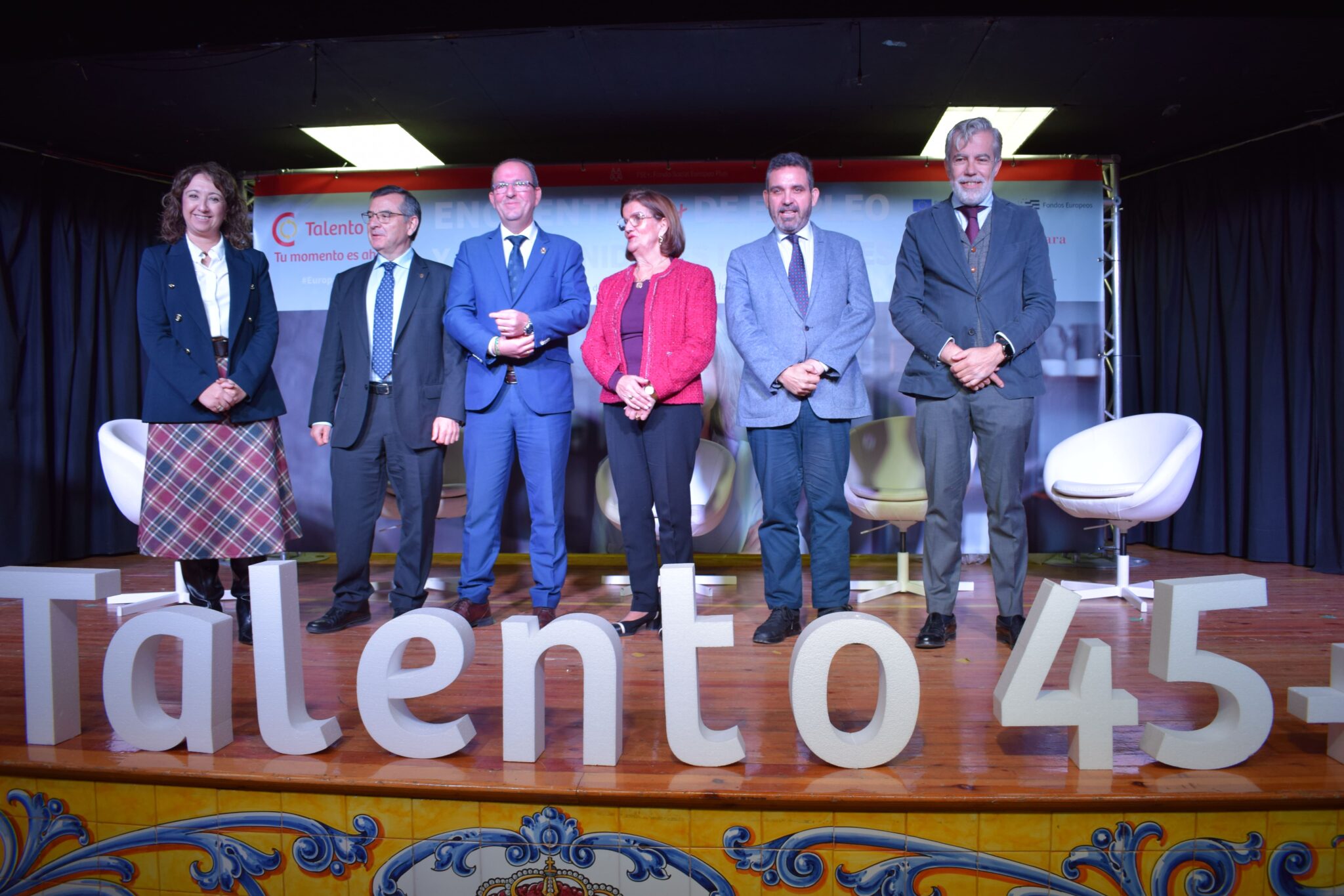 Foto del evento de talento para mayores de 45 años, donde aparecen representantes de diferentes instituiciones