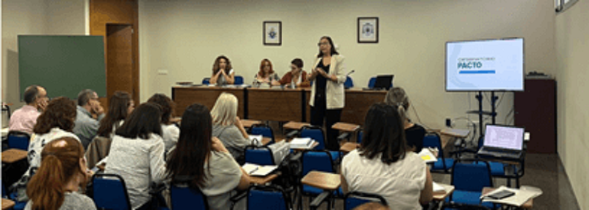 Imagen de una reunión de personas en el Observatorio del Pacto Territorial por el Empleo